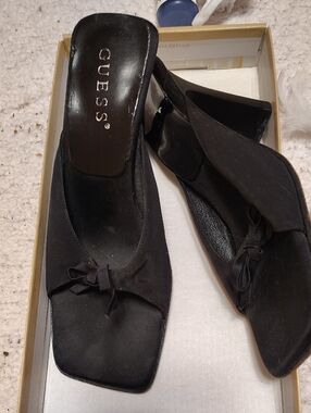 GUESS Black Satin Bow Square-Toe Mid Block Heel Mules